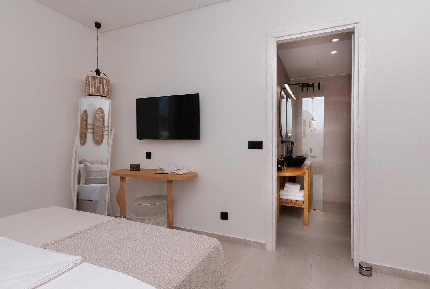 Aristotle Apartment *